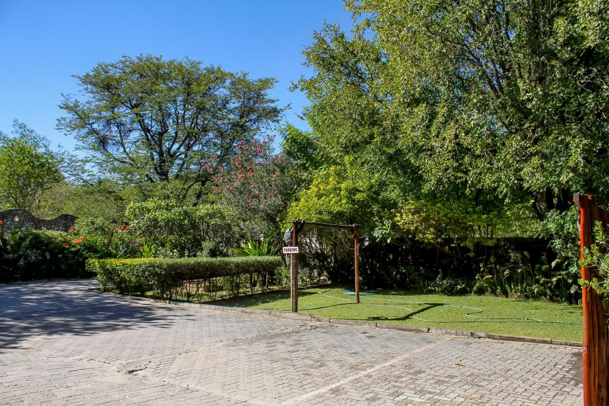 Thamalakane Guest House Maun Exterior photo